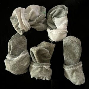 5 pairs of toddler socks, size 6-7.
